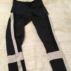 Black and white onzie Yoga tights